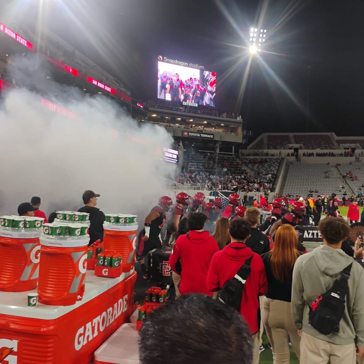 sione_finaut's tweet image. Had an awesome Game Day visit to @AztecFB. Thank you @SeanDillonSDSU for an amazing experience. @TheHC_CoachLew @CoachM_Schmidt @Tana_Vea @TevitaLose  #GoAztecs