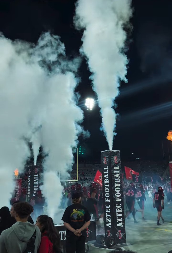 sione_finaut's tweet image. Had an awesome Game Day visit to @AztecFB. Thank you @SeanDillonSDSU for an amazing experience. @TheHC_CoachLew @CoachM_Schmidt @Tana_Vea @TevitaLose  #GoAztecs