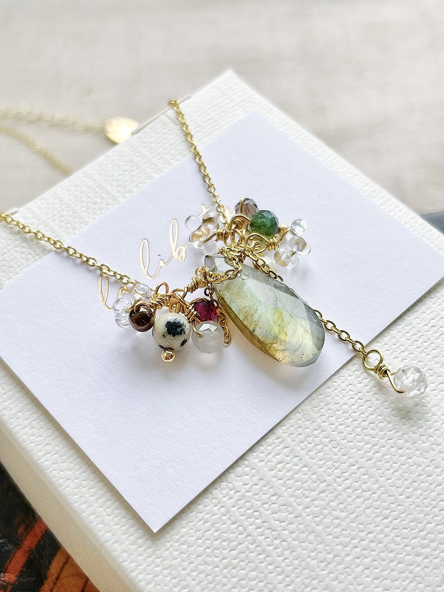 何回見ても
美しい天然石の表情

＃天然石アクセサリー