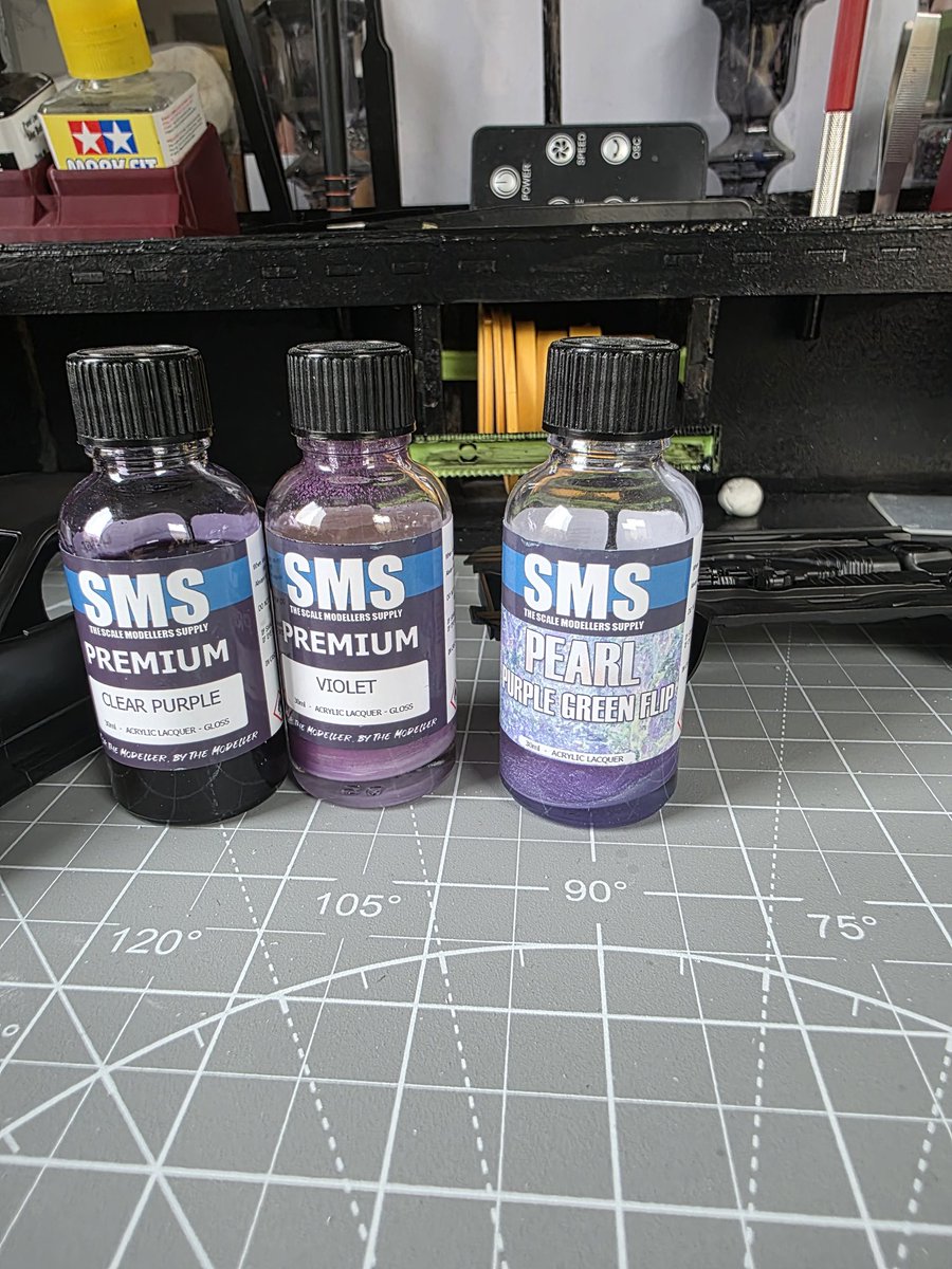 Started on the Nissan Skyline. Lilac went down first. Then the clear purple then to finish it off with a purple green flip.
Waiting for it to dry off now before a couple of coats of SMS super clear