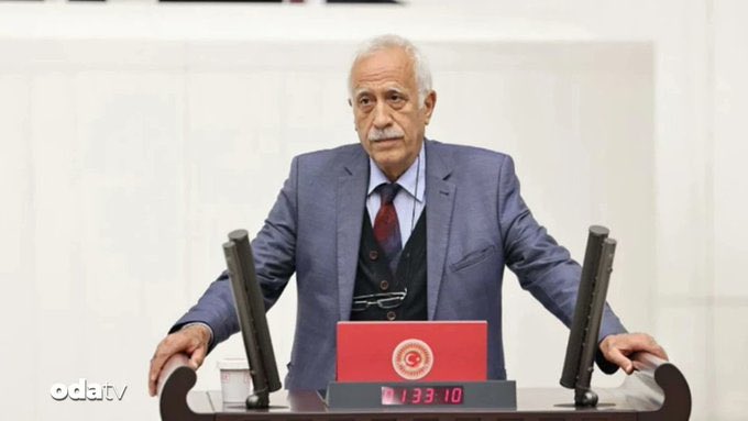 LogHaber's tweet image. DEM Parti Milletvekili Çiftyürek: 

Komisyon Öcalan’dan Rojava’da silah bırakılmasını isteyecek