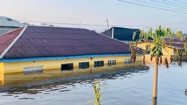 TonamiPlayman's tweet image. The Bayelsa state capital looks like this every rainy season, but tackling flooding is not a priority, let's build a 30,000 seat stadium instead. That's of much higher priority. A 🤡 state with 🤡 leaders.