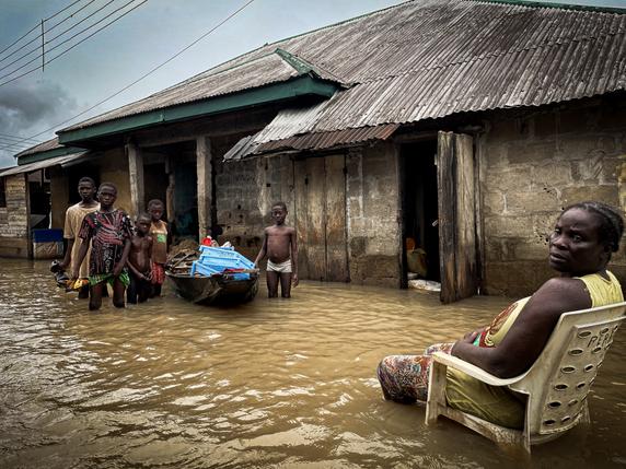 TonamiPlayman's tweet image. The Bayelsa state capital looks like this every rainy season, but tackling flooding is not a priority, let's build a 30,000 seat stadium instead. That's of much higher priority. A 🤡 state with 🤡 leaders.