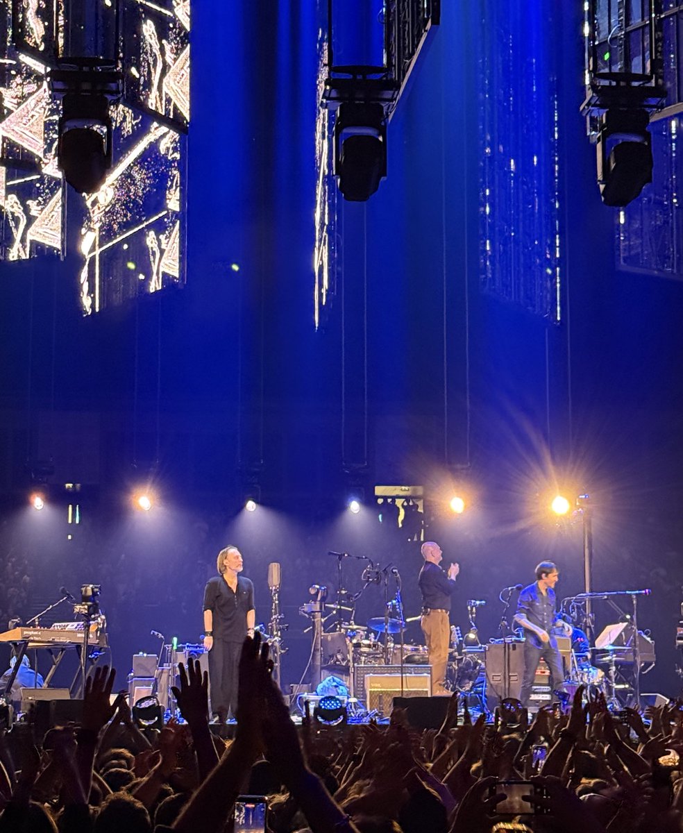 dinosofos's tweet image. .@radiohead are in a league of their own. Exceptional show. A lovely moment during No Surprises when the bloke next to me put his living room heating on via his Nest thermostat app.