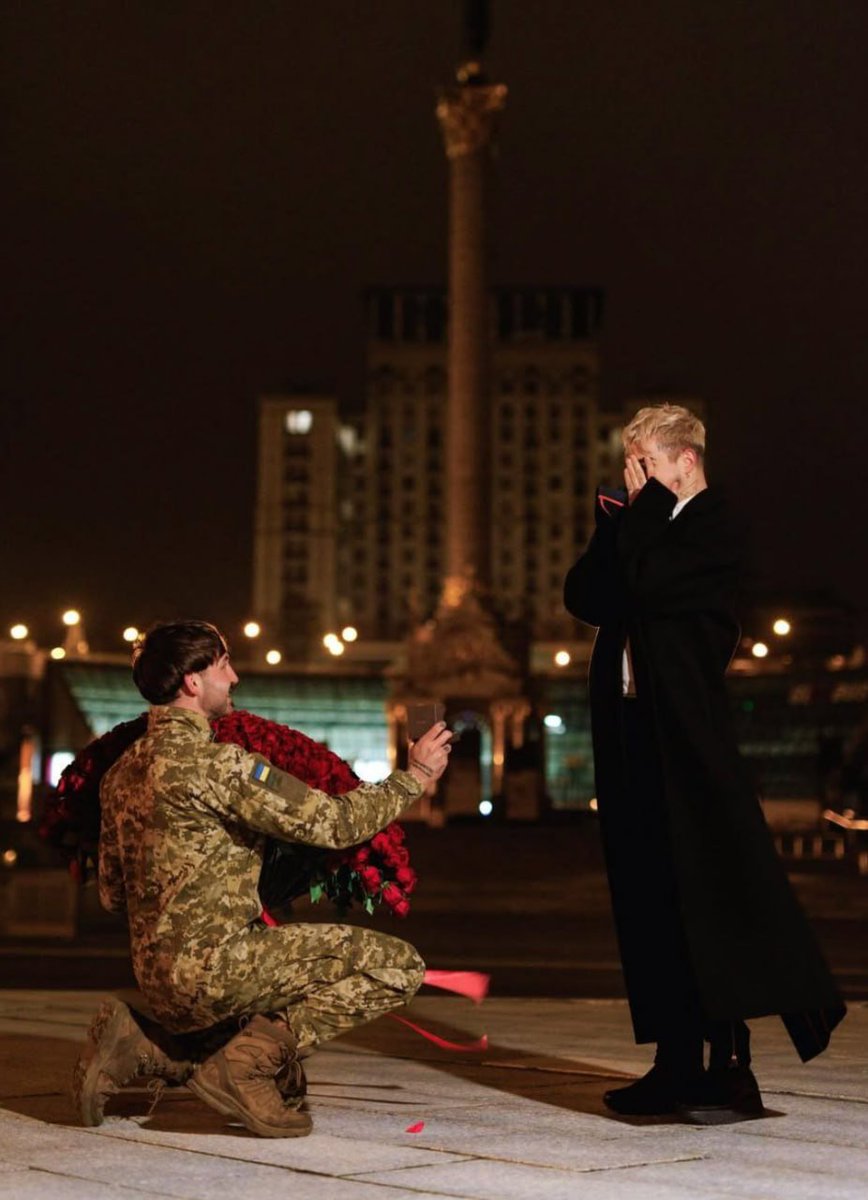 runews's tweet image. Meanwhile in Kiev