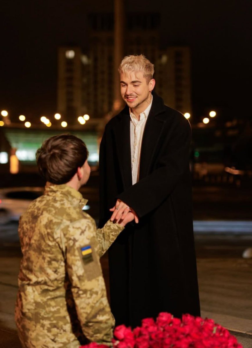 runews's tweet image. Meanwhile in Kiev