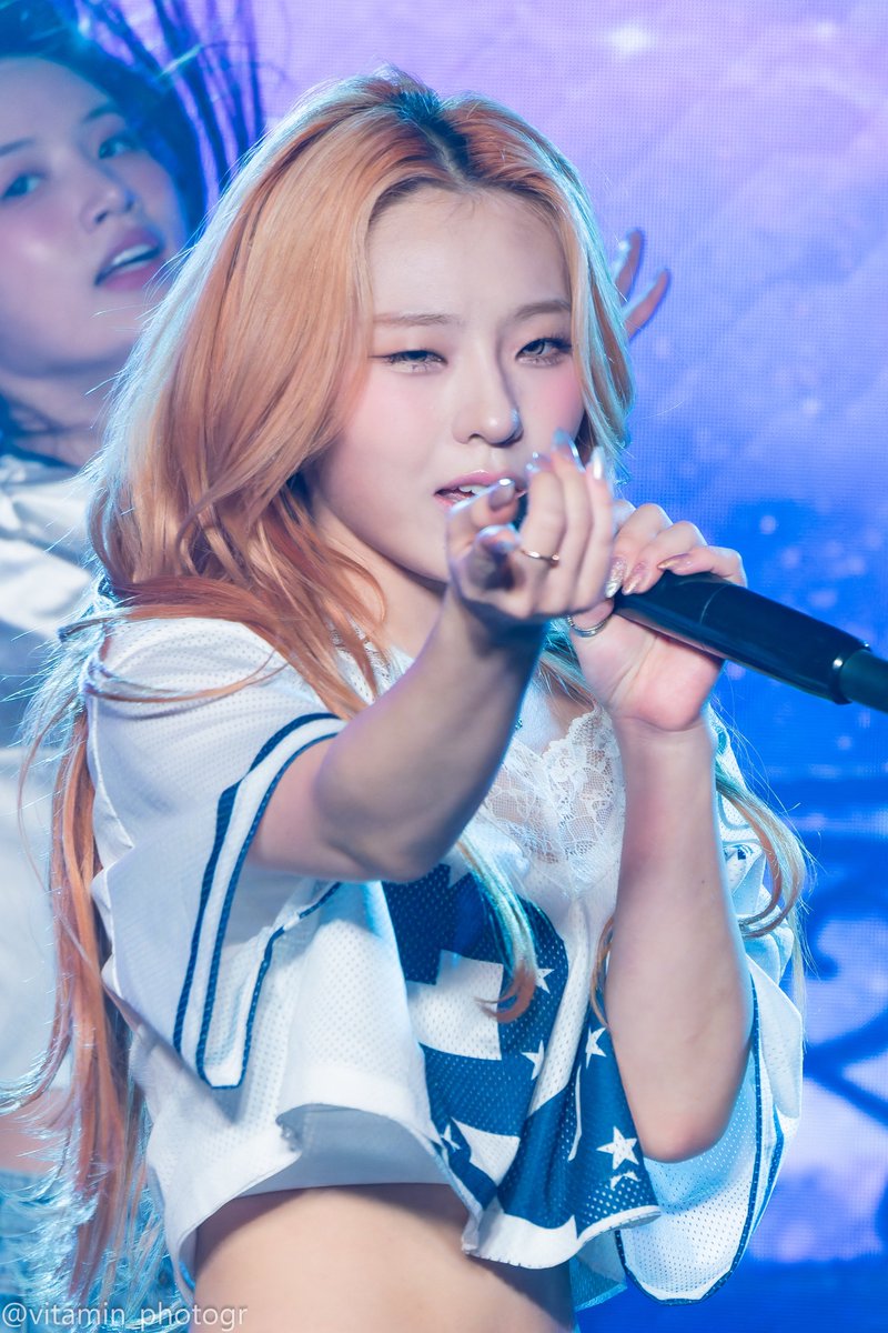 vitamin_photogr's tweet image. 251122 ICHILLIN’ JAPAN SPECIAL LIVE EVENT
WILD CHERRY
FC LIVE TOKYO
HQ

#ICHILLIN #アイチリン #아이칠린
#CHAERIN #채린 #チェリン