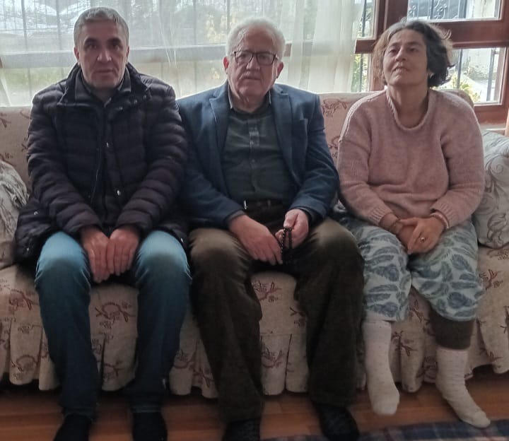 Mahalle Teşkilatı Olarak Yön. Kurulu Üyemiz Ünal ALTUNKAYA İle Engelli Ve Hasta Olan Ailemizi Ziyarette Bulunup Keçiören Ak Parti İlçe Başkanımız Sn Kadir KARAPINAR`ın Selamını İlettik.🇹🇷
<a href="/AkKeciorenResmi/">AK Parti Keçiören</a> <a href="/AKadirkarapinar/">Kadir KARAPINAR🇹🇷</a> <a href="/as_bayindir/">Ahmet Şerif BAYINDIR</a> <a href="/gokayozcan/">Gökay ÖZCAN</a> <a href="/CananBaranizgi/">Canan Baran İzgi</a> <a href="/UnalAltunkaya40/">Ünal ALTUNKAYA 🇹🇷</a>