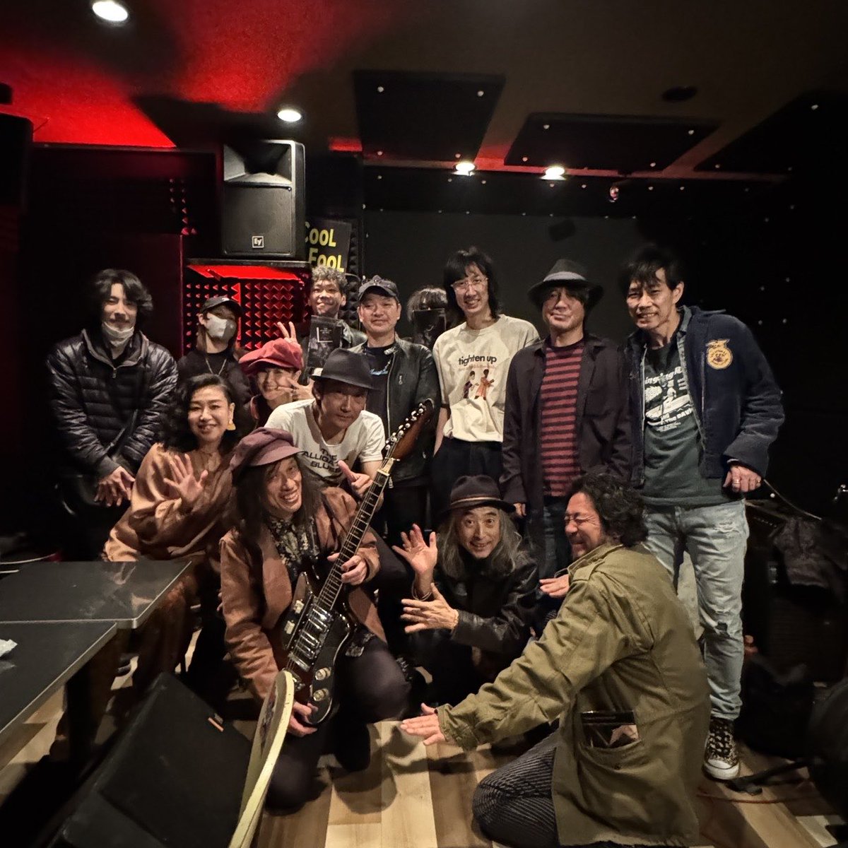 ALLIGATOR_BLUES's tweet photo. 改めまして
昨日の前橋COOL FOOL GIG
2025年のワニ納めに相応しいライブが出来たと思います
それもアツく温かかったイベントのおかげ

みなさんに感謝して
2026年もワニりまくるぜ〜

最後のは
鳴りまくってしばしおやすみのジジイBe https://t.co/AVkFEVOXcr