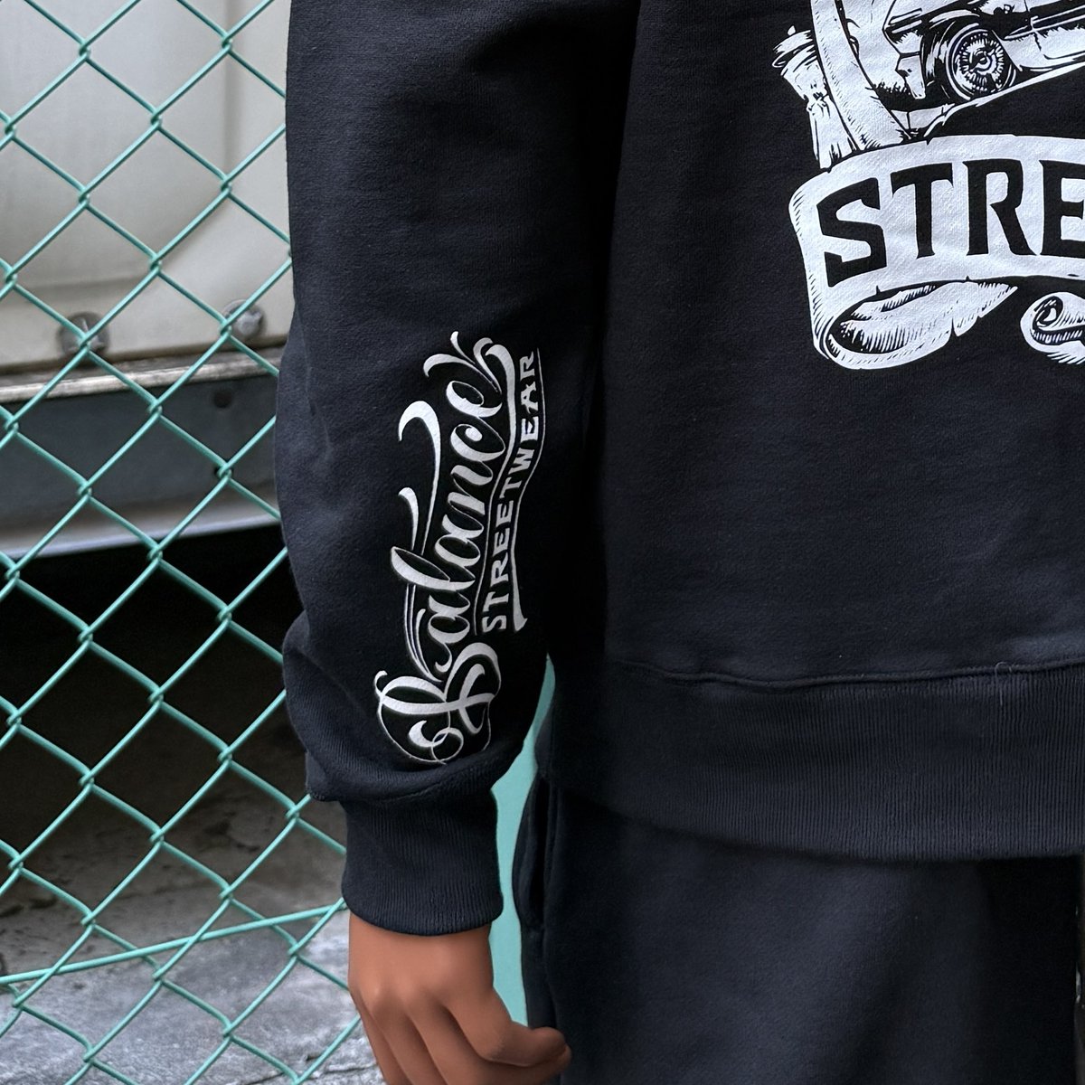 BalanceOfficial's tweet photo. 大変お待たせしております...
ド定番のピエロ柄ZIP HOODが到着しました♪
今回は袖にもロゴが配置!!
■詳しくは⇒ https://t.co/bEStkW74Mk https://t.co/vDrrKJP8KZ