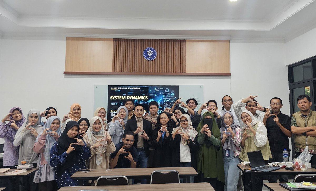 irmanf's tweet image. Narasumber pada pelatihan 
&quot;System Dynamics for Big Data, Data Science and Data Intelligence&quot;
PSL IPB University

#SystemDynamics #BigData #DataScience #DataIntelligence #PSL #IPBUniversity