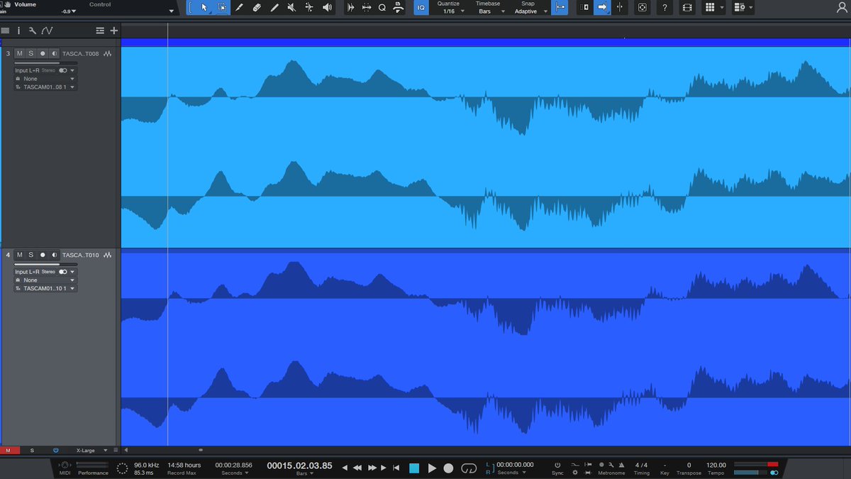beatsfordawn's tweet image. アナログ出したところライントランスの影響か波形は変化しているんだけど飽和するのもあるんだろうけれどそれよりも弱い信号のところの方が変わっている気がする 物理的なことがわからないので勉強してみるかな