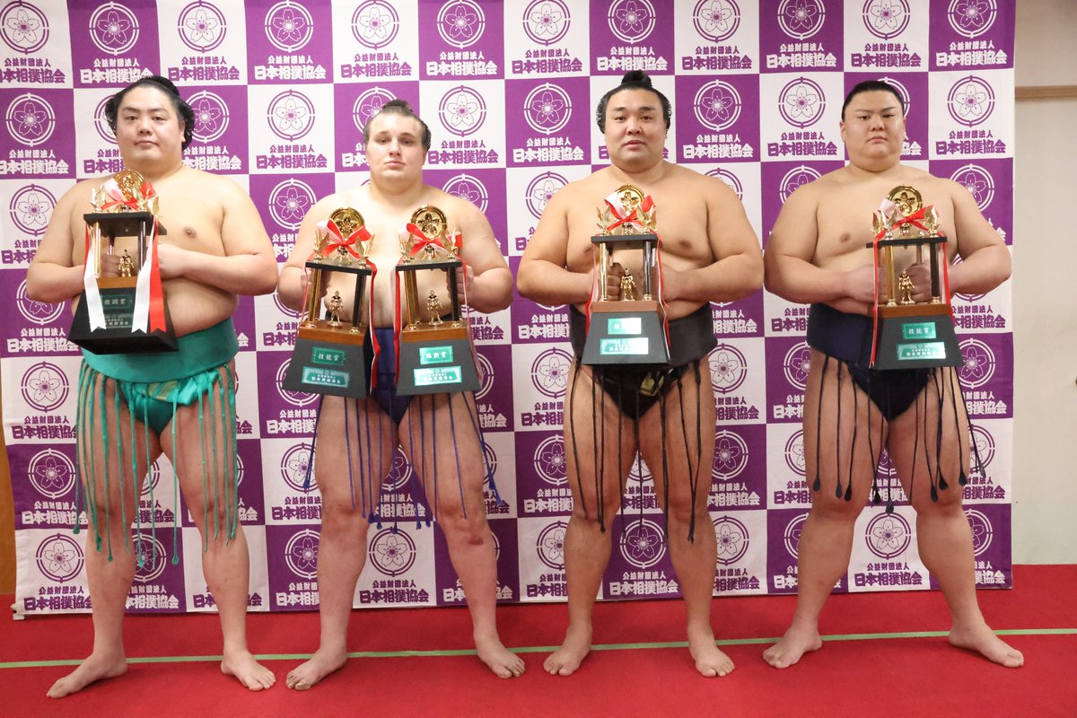 sumokyokai's tweet image. ＜千秋楽の様子＞
三賞受賞

・殊勲賞
#安青錦（初)

・敢闘賞
#霧島（3）
#一山本（2）

・技能賞
#安青錦（3）
#義ノ富士（2）

#sumo #相撲 #十一月場所 #九州場所 #支度部屋