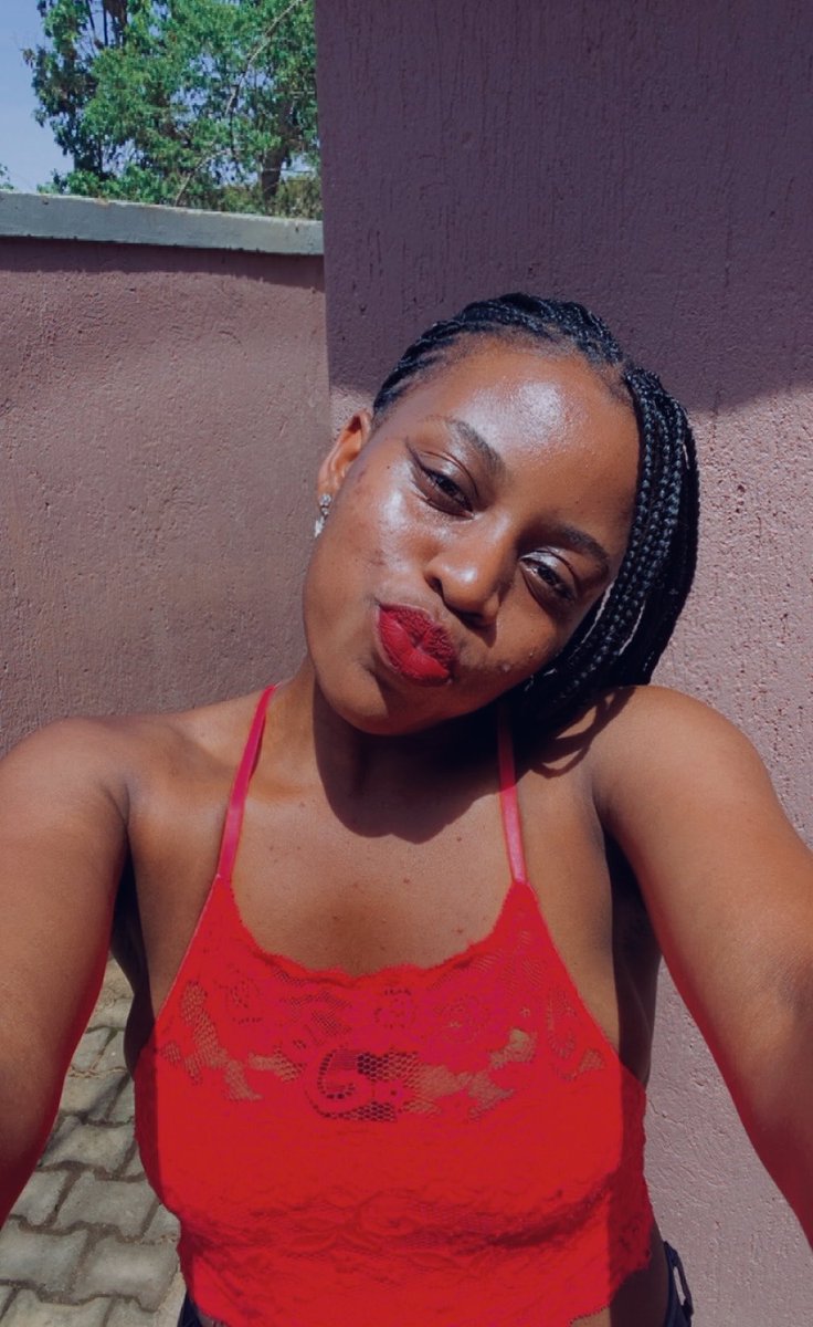 EssieNinshaba's tweet image. Sun burnt as I wait for Arsenal to lose🤭