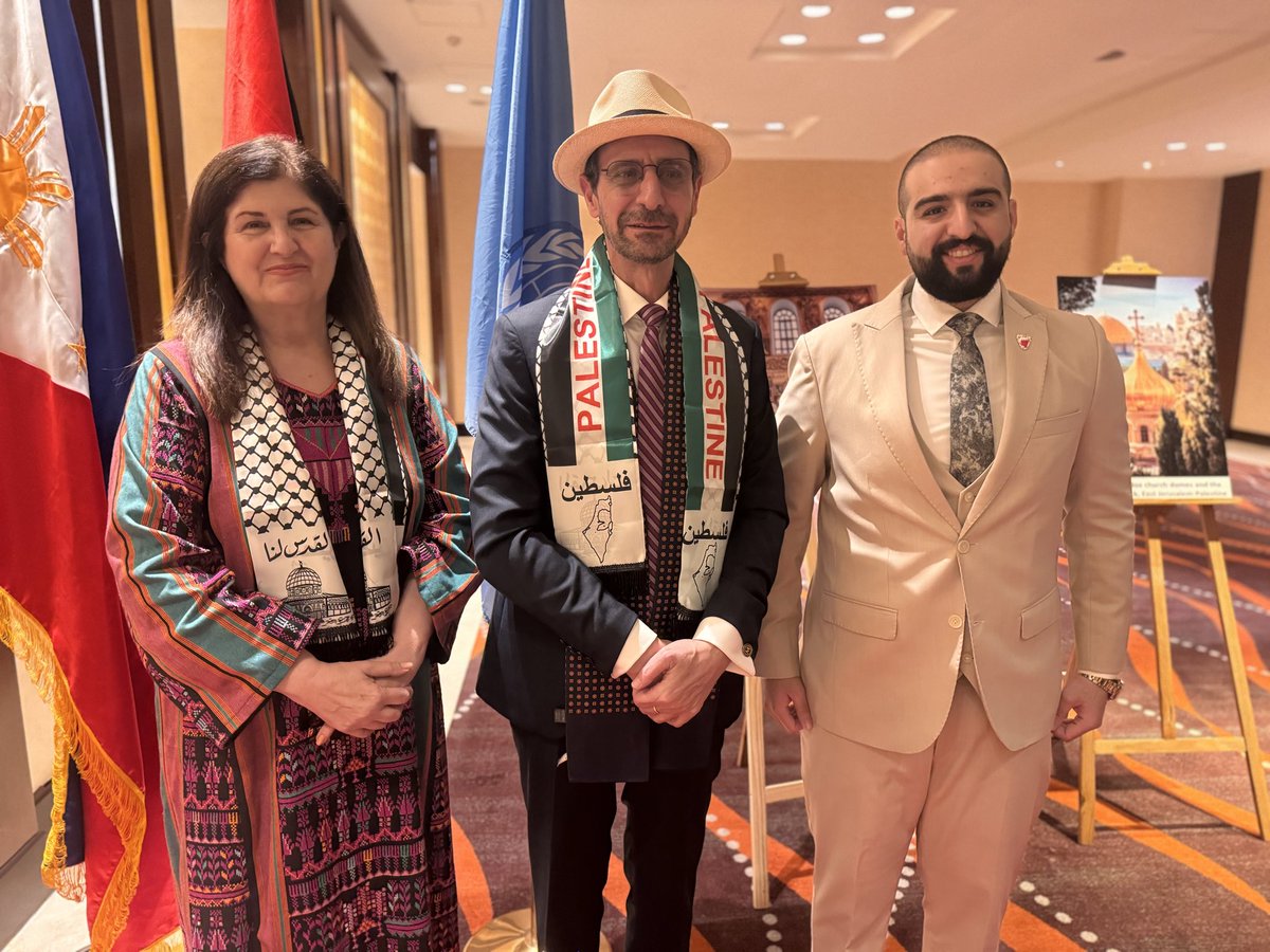 BahrainEmbPH's tweet image. شارك السيد عبدالله محمد الكربابادي، القائم بأعمال سفارة مملكة البحرين في مانيلا، في حفل الاستقبال الذي أقامته دولة فلسطين بمناسبة اليوم الوطني الفلسطيني ويوم التضامن الدولي.