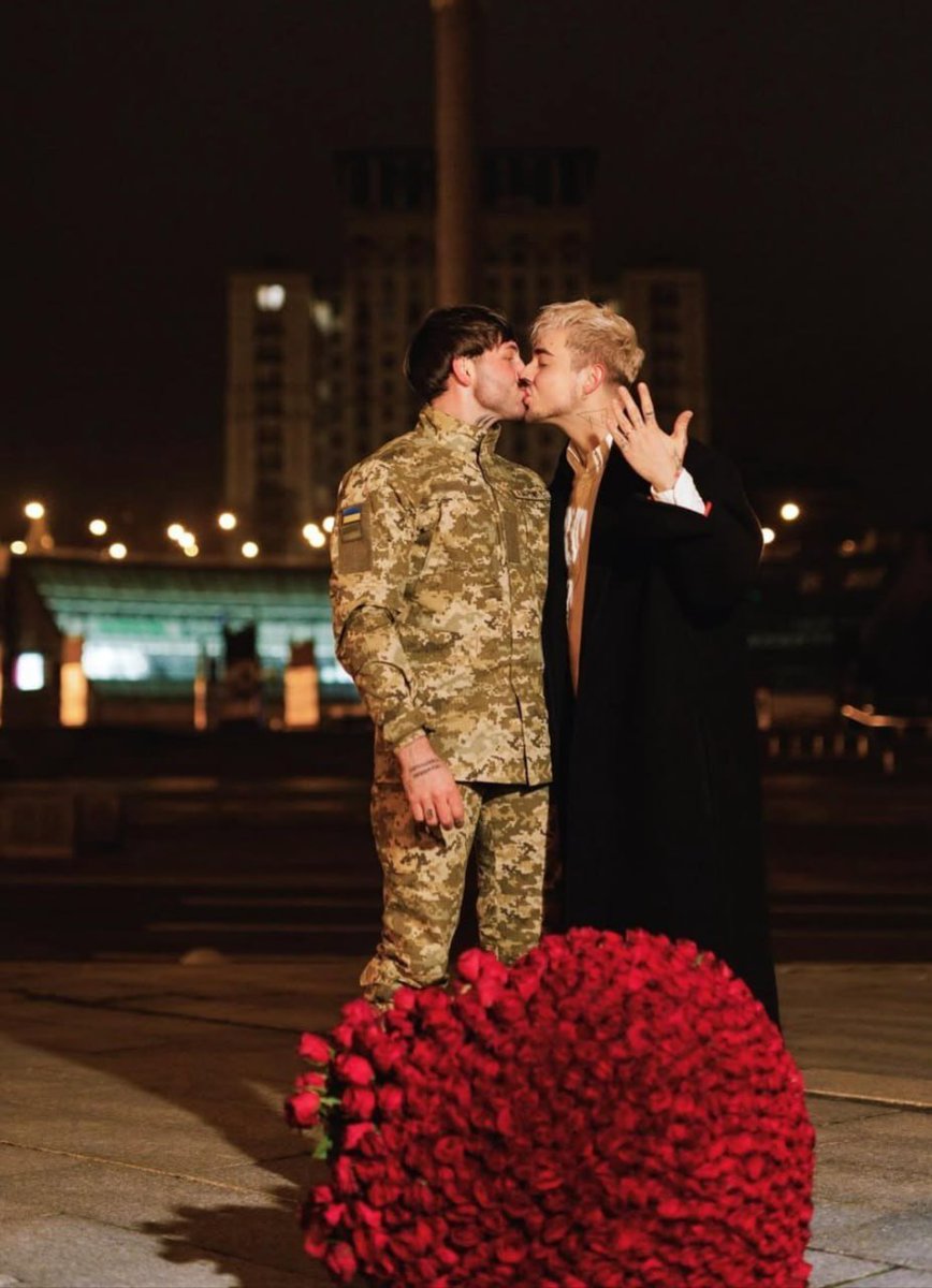 runews's tweet image. Meanwhile in Kiev