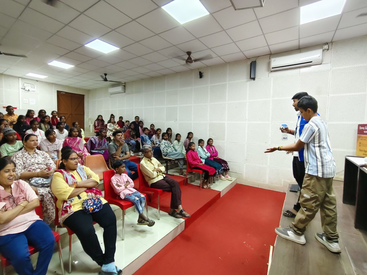 DSCDharampur's tweet image. Sparking curiosity with interactive experiments.
Glimpses from today’s Science Demonstration Lecture at @DSCDharampur a unit of @ncsmgoi @MinOfCultureGoI.

#sciencedemonstrationlecture #ScienceForAll #handsonscience #educationalactivities #InspiringYoungMinds