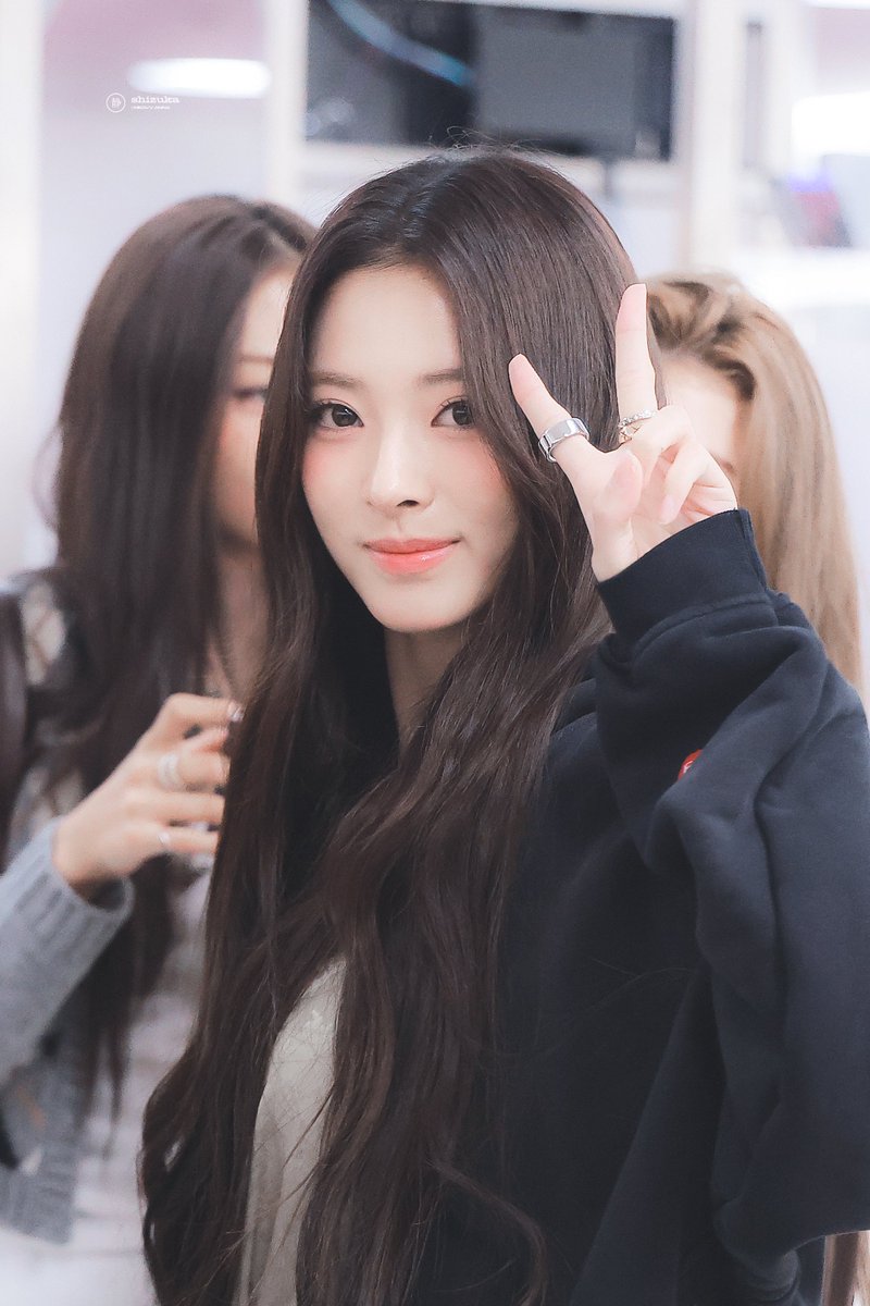 shizuka_051117's tweet image. 250817

#MEOVV #미야오 #ANNA #안나