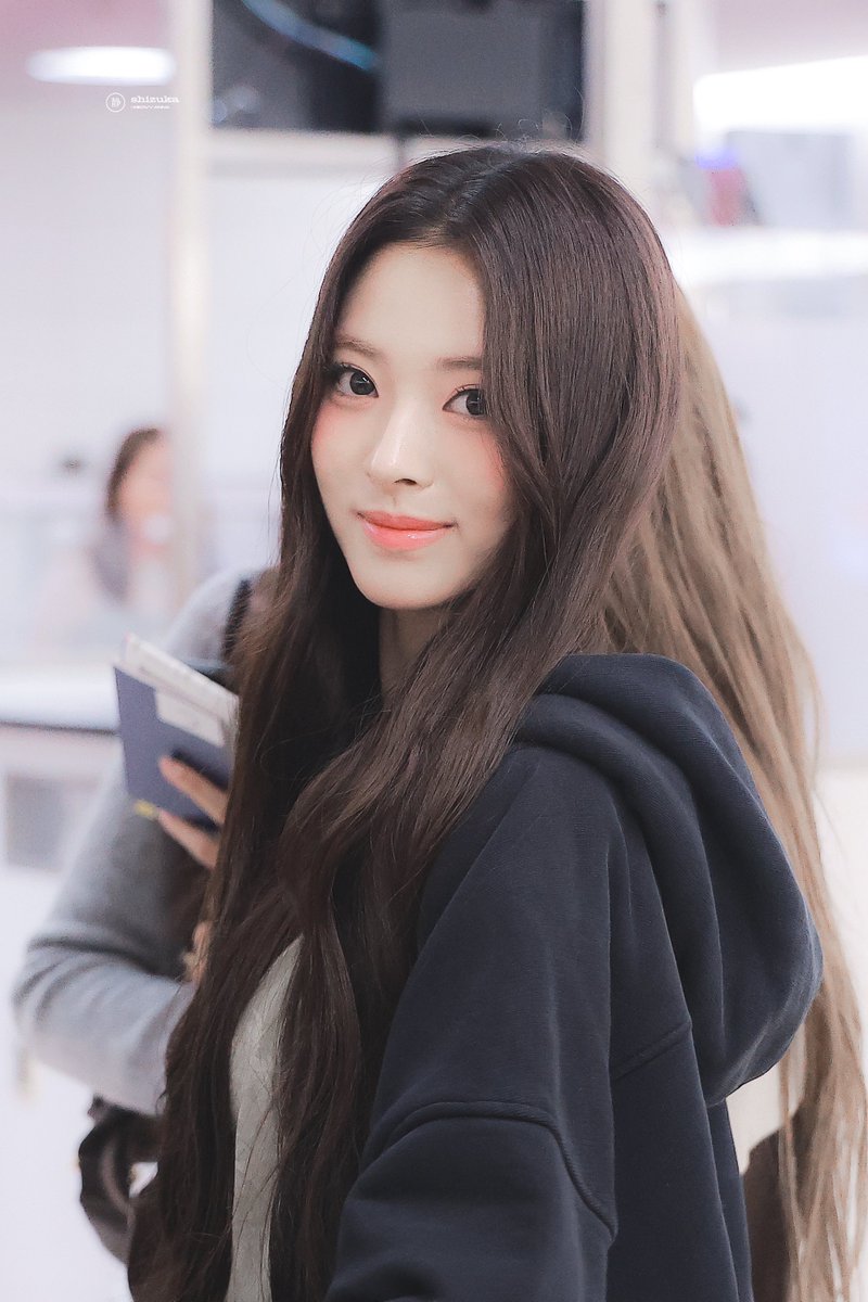 shizuka_051117's tweet image. 250817

#MEOVV #미야오 #ANNA #안나