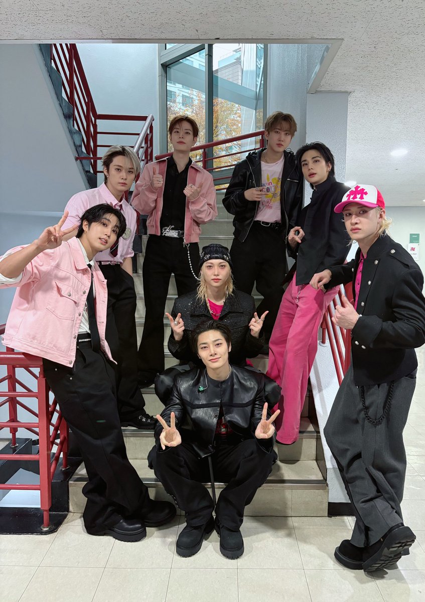 Stray_Kids's tweet image. [스키지기]

STAY 덕분에 “Do It” 활동 성공적으로 마무리☁
마지막까지 힘찬 응원 보내준 STAY, 진심으로 감사합니다💖👍

#StrayKids #스트레이키즈
#DO_IT
#SKZ_IT_TAPE
#Do_It
#신선놀음 #DIVINE
#인기가요 #Inkigayo
#StrayKidsComeback
#YouMakeStrayKidsStay