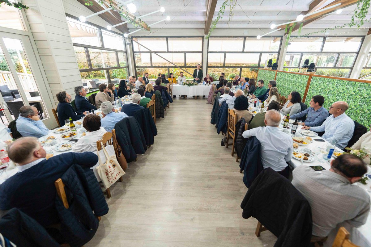 🗒️ <a href="/AlfonsoRuedaGal/">Alfonso Rueda</a> e <a href="/DiegoCalvoPouso/">Diego Calvo</a> animan aos seus alcaldes da provincia da Coruña a seguir traballando para facer valer a importancia dá unidade, a xestión e a estabilidade que caracteriza ao <a href="/ppdegalicia/">PP de Galicia</a>

ppcoruña.es/rueda-anima-ao…