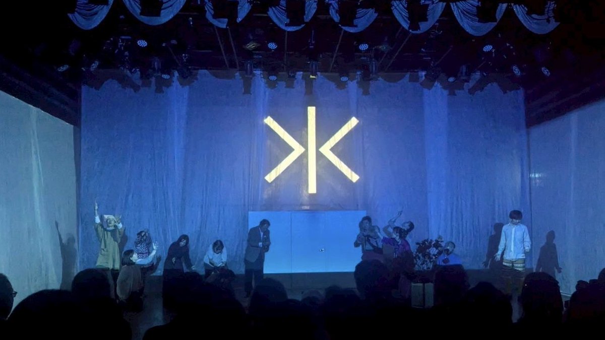 MUNAPOKE's tweet image. ムナポケ27th演劇公演が全て終演いたしました。

ご来場いただいた皆さま。ご声援いただいた方々、本当にありがとうございました。

今作の「&amp;gt;|&amp;lt;」という、ひとつの到達点にキャスト・スタッフ全員で辿りつけました。

ムナポケは12月に活動25年を迎えます。この先のムナポケにもご注目ください。…