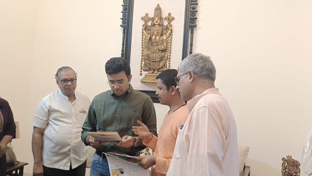 Mohan_HJS's tweet image. An official invitation was presented to Bengaluru South MP @Tejasvi_Surya  for the Sanatan Rashtra Shankhnad Mahotsav to be held on 13–14 December at Bharat Mandapam, Pragati Maidan, New Delhi.

🚩 A grand confluence of culture, heritage &amp;amp; national spirit awaits!
@UdayMahurkar