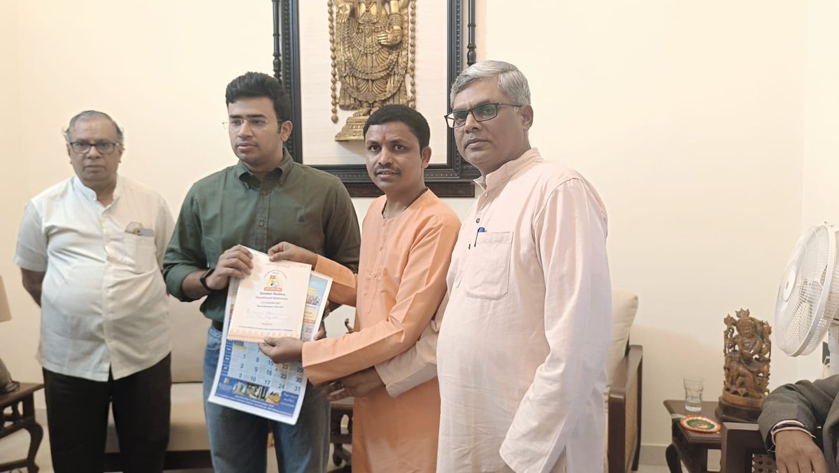 Mohan_HJS's tweet image. An official invitation was presented to Bengaluru South MP @Tejasvi_Surya  for the Sanatan Rashtra Shankhnad Mahotsav to be held on 13–14 December at Bharat Mandapam, Pragati Maidan, New Delhi.

🚩 A grand confluence of culture, heritage &amp;amp; national spirit awaits!
@UdayMahurkar