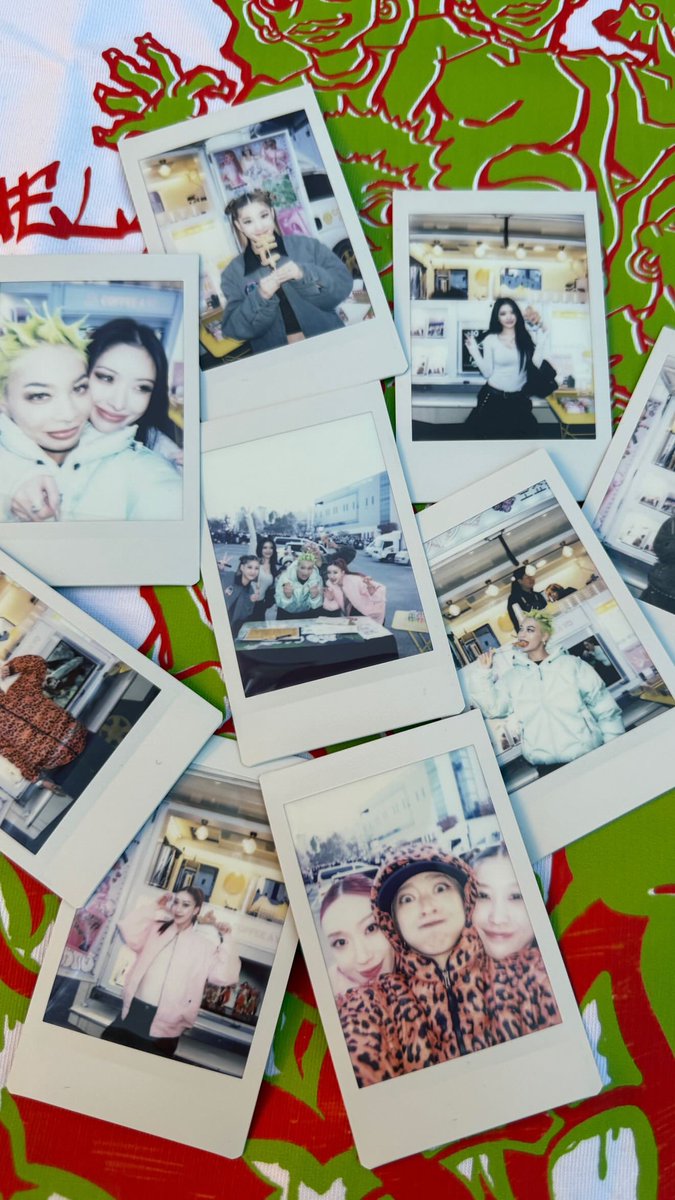 모니 tweet media