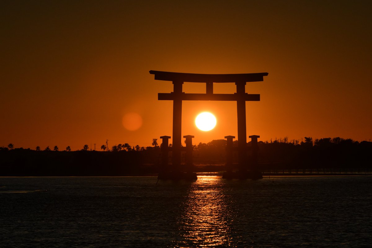 2025年11月23日
浜名湖　弁天島の夕暮れ時
November 23, 2025Lake Hamana, Bentenjima at dusk