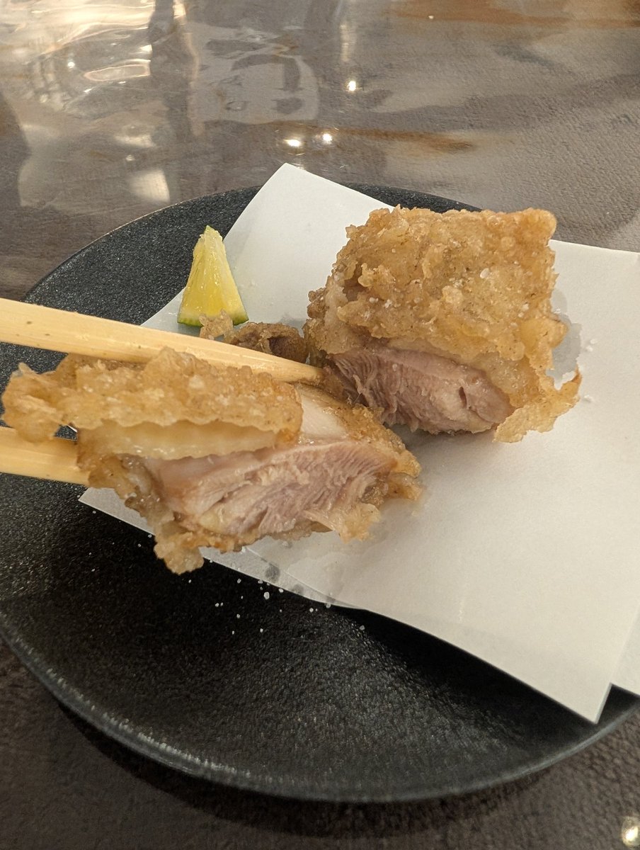 BlueHeartsUWS's tweet photo. Tempura & wine bistro in #Ginza called Ooshio 大塩
Sesame paste & カンパチamberjack w/ some bubbly
#tokyo
The pickled ginger tempura is #DaKing.
You cannot find it in the US or HK easily but a staple in Japan, esp in Kansai region.
Cod roe 明太子 tempura was also good https://t.co/9pohoawsSI