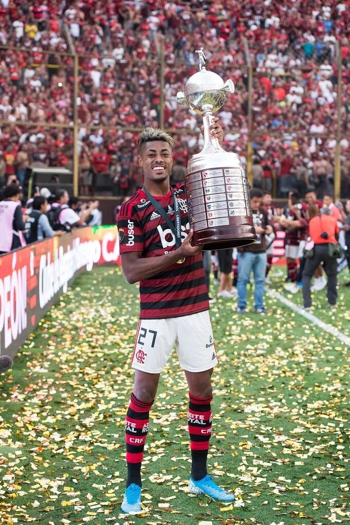arrasccaetta's tweet image. há 6 anos...

23/11/2019

merecemos de novo comemorar mais um título da Libertadores. SEREMOS!!!