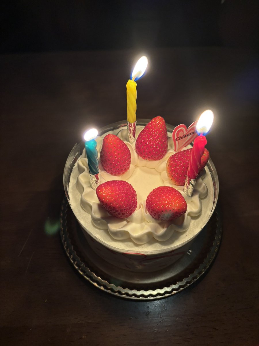 AndromedaTree's tweet image. 昨日はケーキ🎂は買い損ねましたので
一日遅れで頂き連チャンでお祝いしました😅