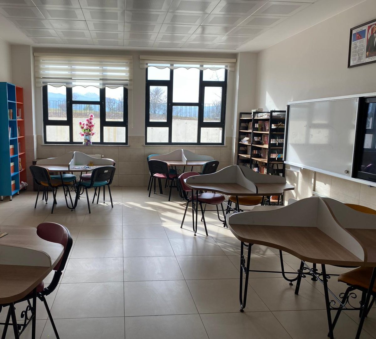 gelinciklerimiz's tweet image. Hâlâ naaşına ulaşılmayan şehidimiz Üsteğmen Nuri Melih Bozkurt adına Kastamonu&apos;da bir köy okulunda kurulacak şehit Kütüphanesi için İlk-ortaokul düzeyinde kitap ve zeka oyunları ihtiyacımız vardır. 

Okul alıcı bilgilerimiz ekteki twitte mevcuttur. 

Bilgi için: 0552 346 4291