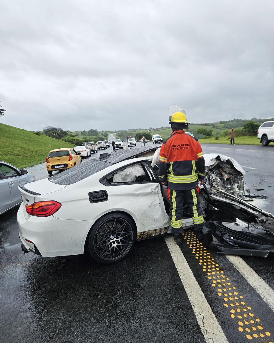 Mr_PeterM's tweet image. Explain to a child why people crash their BMWs in the rain:

1️⃣ Drivers’ inability to control a rear-wheel drive car when rear wheels lose grip. It’s NOT a design flaw on BMWs.

2️⃣ Most BMWs are driven by rear wheels. Rear-wheel drive cars are prone to losing rear-wheel grip…