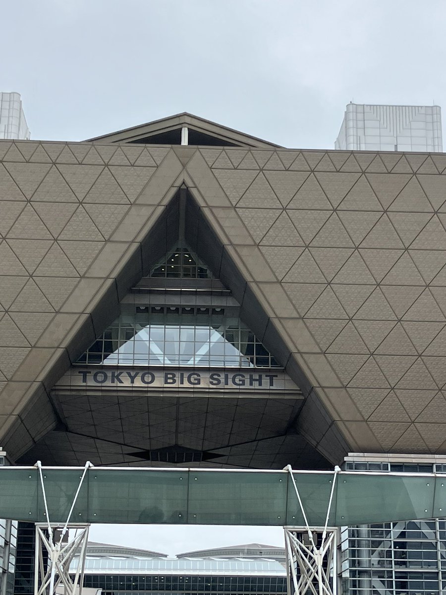 charmy's tweet image. 文学フリマ東京41
前から行きたかったのですが日程が合わず初めて行ってきました。
有名な作者さんや翻訳者さんや編集者さんがいて
本当ビックリです
お話ししてサインもらったりしました
メチャメチャ楽しかったです

イロイロ買ってお金なくなりました😭