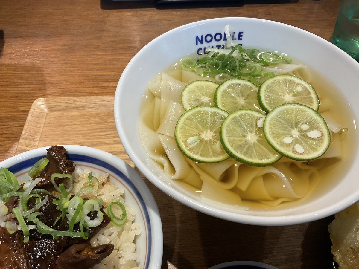 まあ食べるのは肉ではなくきしめんです
いや内臓が付いてた！