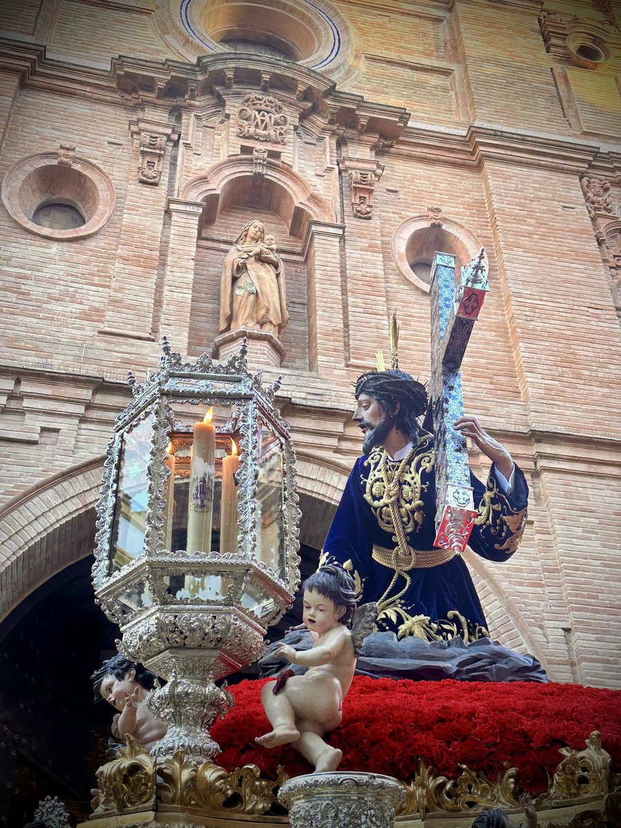 Lo de ayer es el ejemplo de la excelencia de una Cofradía, pero no sólo en lo estético, sino en el concepto Hermandad. Como le he leído a <a href="/manueljrrechi/">Manuel J. Rodríguez Rechi</a> y a <a href="/Manu_Lamprea/">Manuel Lamprea</a> las <a href="/LasPenas_/">Hdad. de Las Penas</a> es un diez porque así es su gente. Muchas gracias por todo lo que me dais <a href="/pacopoloblanco/">Francisco Polo</a>