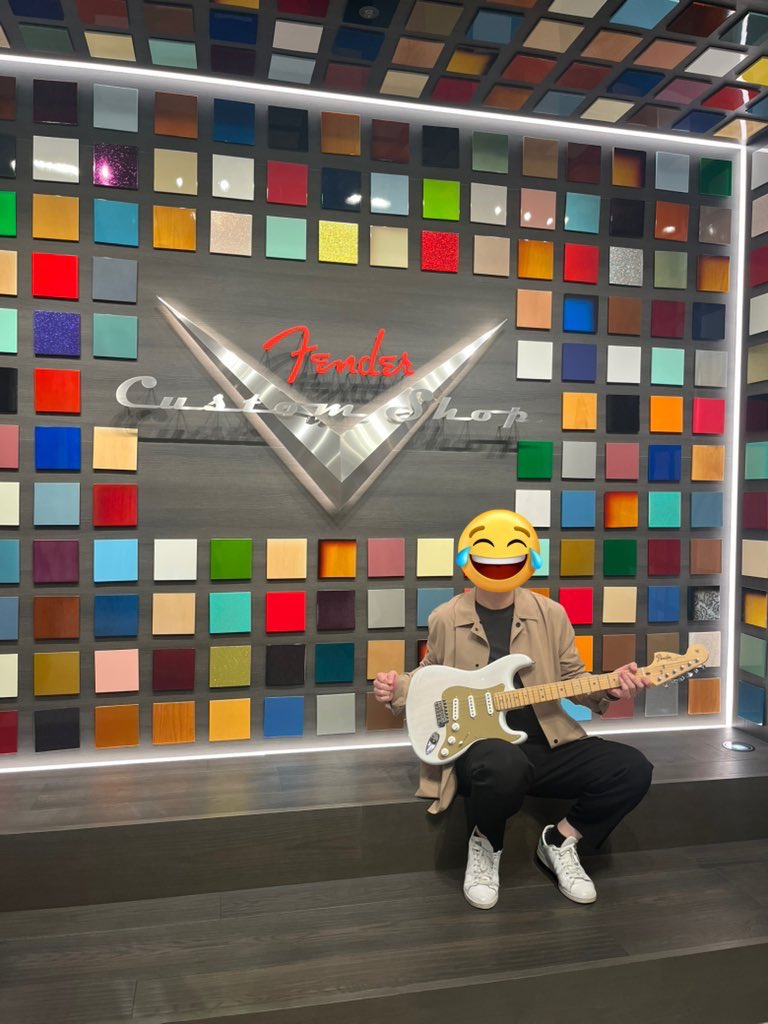 86gt1105's tweet image. 遂にMichiya Haruhata Stratocaster White Blonde届きました！
1年半ずっと待ってた！
ずっと憧れてた1号機モデル…！
家宝にして大切に弾きます！！
ほんとカッコよすぎる…
 #春畑道哉
#MichiyaHaruhataStratocasterWhiteBlonde 
 #Fender