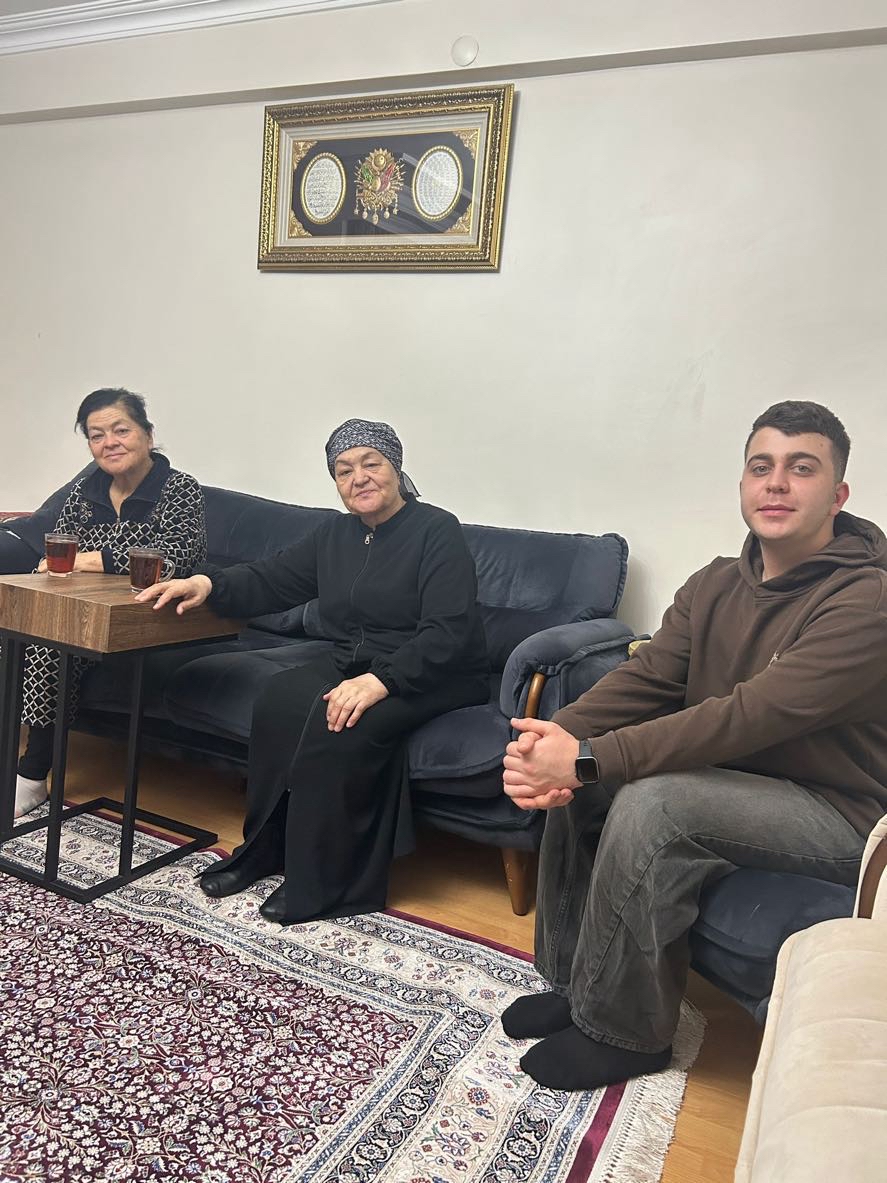 Öğrencilerimiz ve aileleriyle birlikte mahallemizdeki büyüklerimizi ziyaret ederek güzel sohbetler paylaştık, gönüllere dokunan anlara tanıklık ettik. Birlikte daha güçlü, daha duyarlı bir toplum için... <a href="/tcmeb_mtegm/">Meslekî ve Teknik Eğitim Genel Müdürlüğü</a>  <a href="/tokatmem/">Tokat İl Milli Eğitim Müdürlüğü</a>