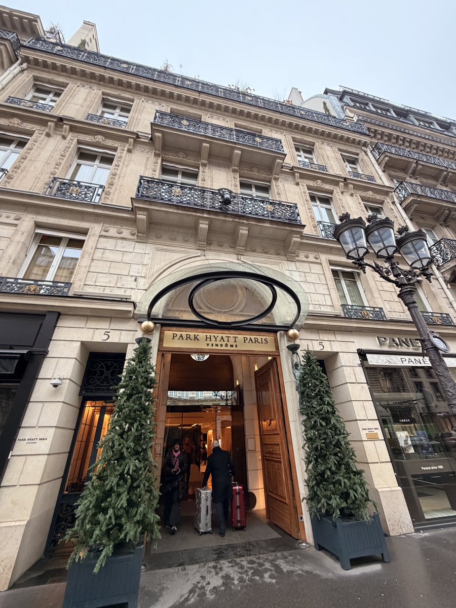 alex_pointsguy's tweet image. さぁ来ましたよ！泣く子も黙る、パークハイアットパリ😆
着いた瞬間に陸さん@rikumiley と遭遇🤣