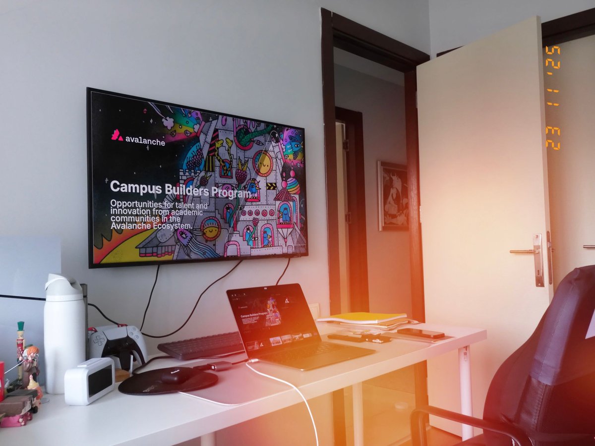 koaservatt's tweet image. 🔺 I’m genuinely excited for the event we’ll hold on Tuesday at Bilgi University, November 25th with @_burcusan_ &apos;s class. 

We are looking forward to welcoming @jceyonur from the @AvaLabs developer team, who will join us to teach node setup to the students and share the…