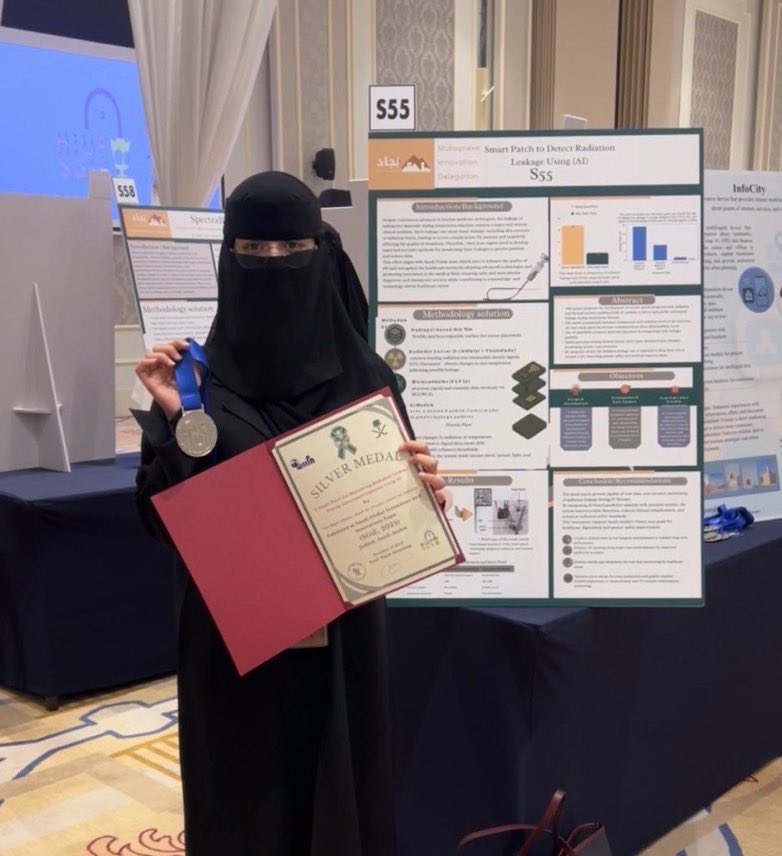 sciencekau's tweet image. بمشاعر الفخر والاعتزاز، تزف #كلية_العلوم تهانيها لطالباتها المتميزات في المعرض السعودي الدولي للاختراعات والابتكارات SGiE:

• كنوز تنوير (قسم الفيزياء) – ميدالية ذهبية
• أفنان المصعبي وملاك العبيدان ضمن فريق قسم الكيمياء – ميدالية ذهبية
• يارا البقمي (قسم الفيزياء) – ميدالية…