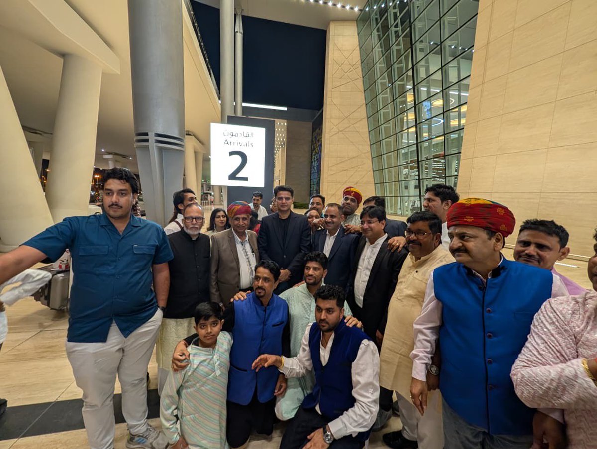 SachinPilot's tweet image. शुक्रवार को रात के एक बजे बहरीन की राजधानी मनामा पहुँचने पर एयरपोर्ट पर प्रवासी भारतीयों द्वारा किए गए आत्मीय स्वागत के लिए सहृदय आभार 🙏