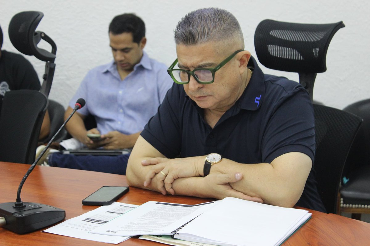 Desde el Concejo Distrital:🌟
🔴Aprobamos el Presupuesto General de Rentas y Gastos 2026. 7.7 billones.
🔵Aprobamos el gran Tributón para aliviar el bolsillo de los barranquilleros.
⚪Aprobamos vigencias futuras para continuar con el proyecto "Todos al Parque".