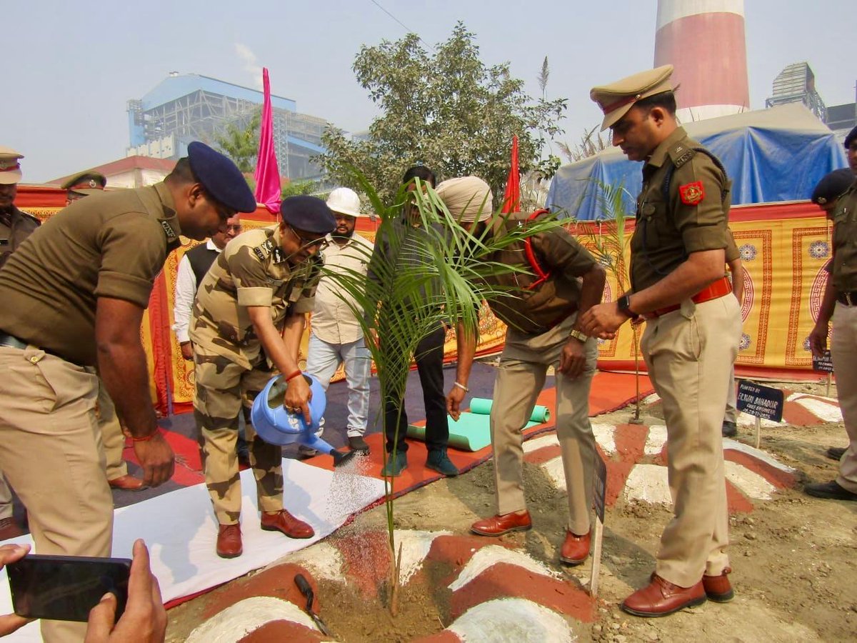 CISFEast's tweet image. Shri Deepak Verma, IG CISF Eastern Sector, recently visited CISF Unit PTPS Panki to review operational readiness, security measures, and welfare arrangements, reinforcing the commitment to efficiency and preparedness.
#CISF @CISFHQrs