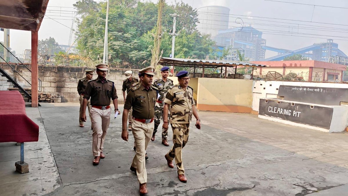 CISFEast's tweet image. Shri Deepak Verma, IG CISF Eastern Sector, recently visited CISF Unit PTPS Panki to review operational readiness, security measures, and welfare arrangements, reinforcing the commitment to efficiency and preparedness.
#CISF @CISFHQrs