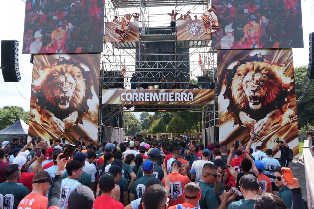 🏃‍♀🏃‍♂ Hoy 70 de nuestros beneficiarios y varios funcionarios participaron en #CorreMiTierra, el festival de running y música en el Parque Simón Bolívar, junto al Alcalde <a href="/CarlosFGalan/">Carlos F. Galán</a>.

Gracias por llevar el nombre de Atenea a lo más alto. ✨

#AquíSíPasa