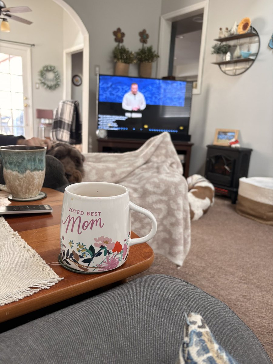 kumabair44's tweet image. Sunday fit…Pajamas😂😂😂

We did church from home today!!  Lots going on this weekend so we needed a quiet morning!  

Have a blessed Sunday!!

#SundayMorning #QuietTime #TEACHers #teachersofX