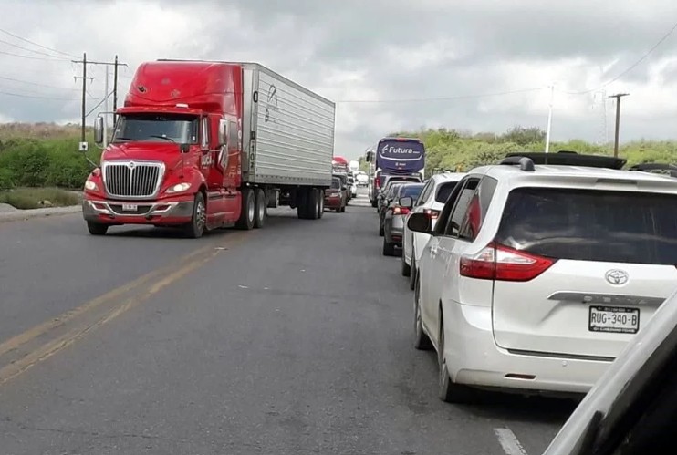 AViverosNoticia's tweet image. TRUENAN MÉXICO Y EU POR ROBOS CARRETEROS

#México #EU #robos #carreteras 

albertoviverosnoticias.com/detallenota.ph…
